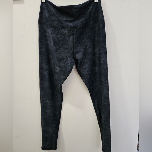 Scorpio Sol grey on black leggings sz.M - Picture 2 of 8
